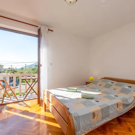 Lara By Interhome Apartman