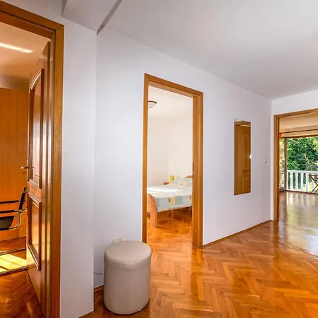 Lara By Interhome Apartman
